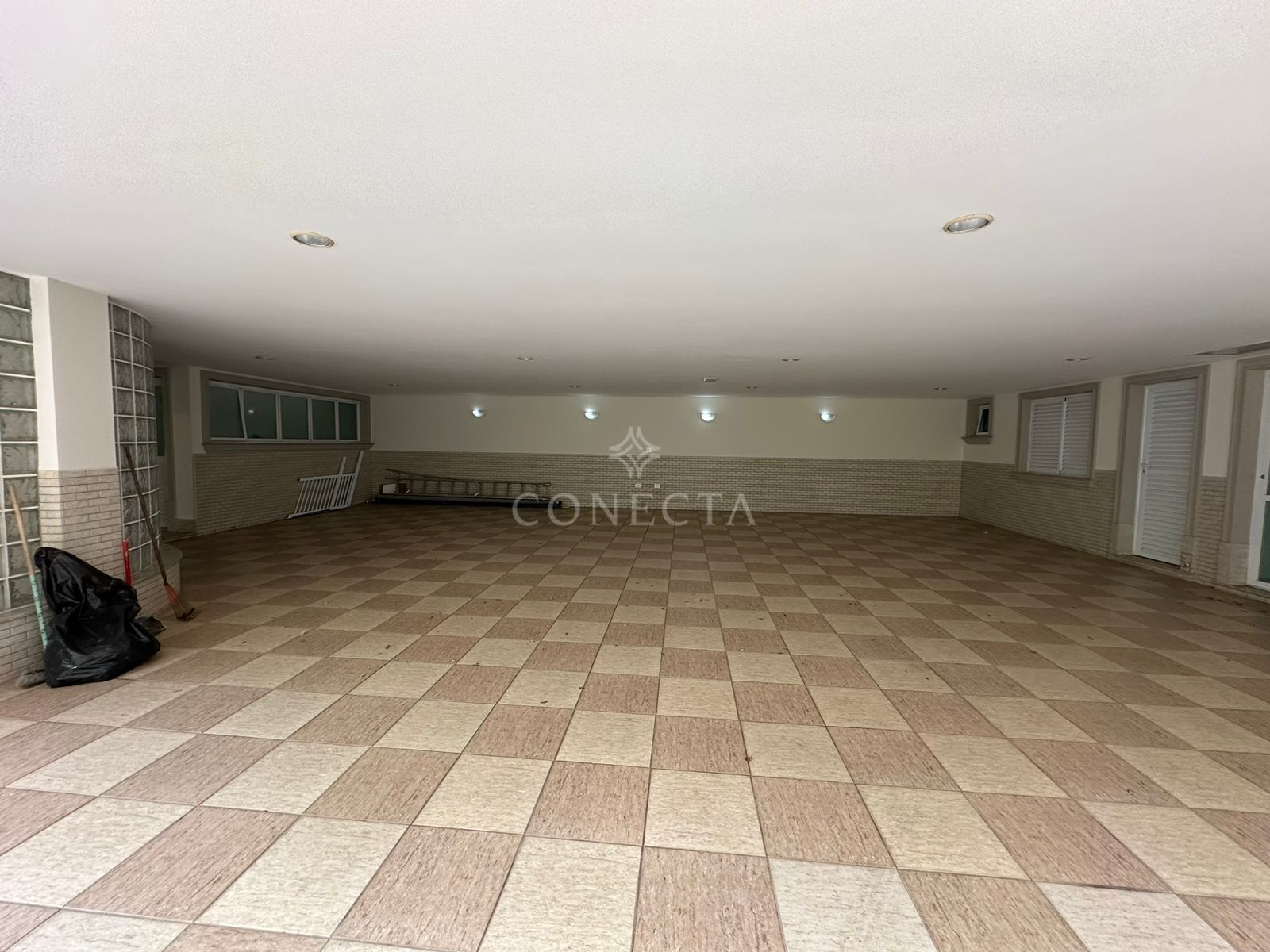 Casa para alugar com 4 quartos, 660m² - Foto 30