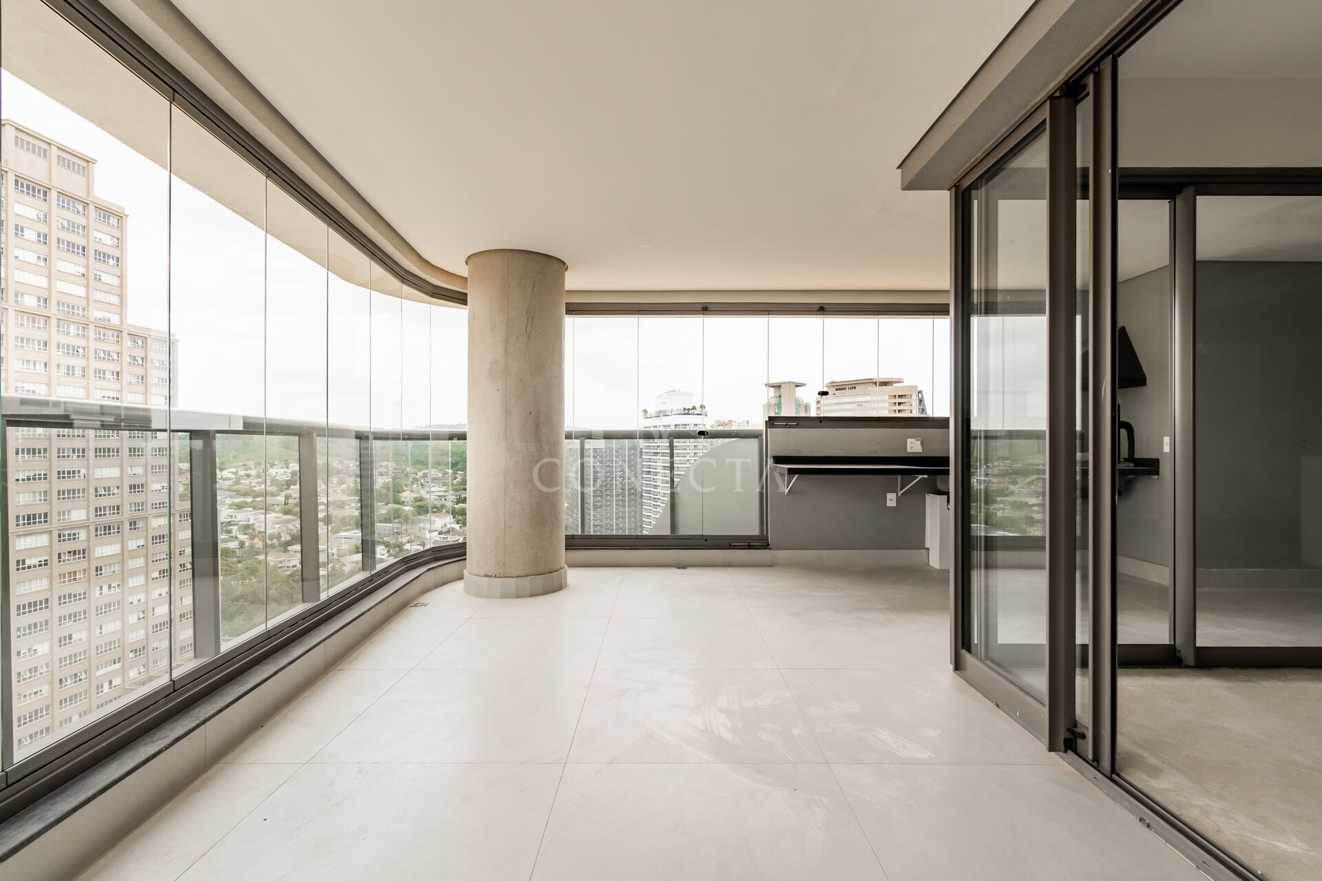 Apartamento, 3 quartos, 244 m² - Foto 1