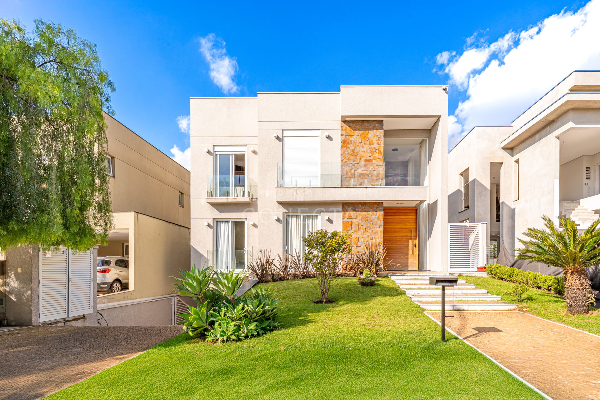 Casa à venda com 4 quartos, 425m² - Foto 1