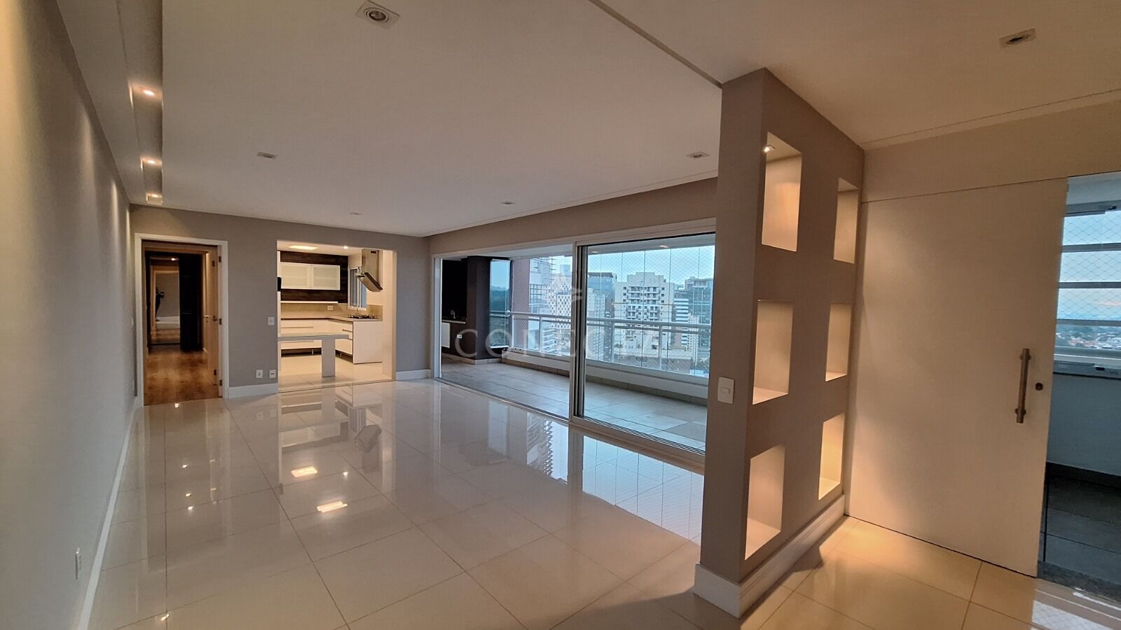 Apartamento, 3 quartos, 196 m² - Foto 1