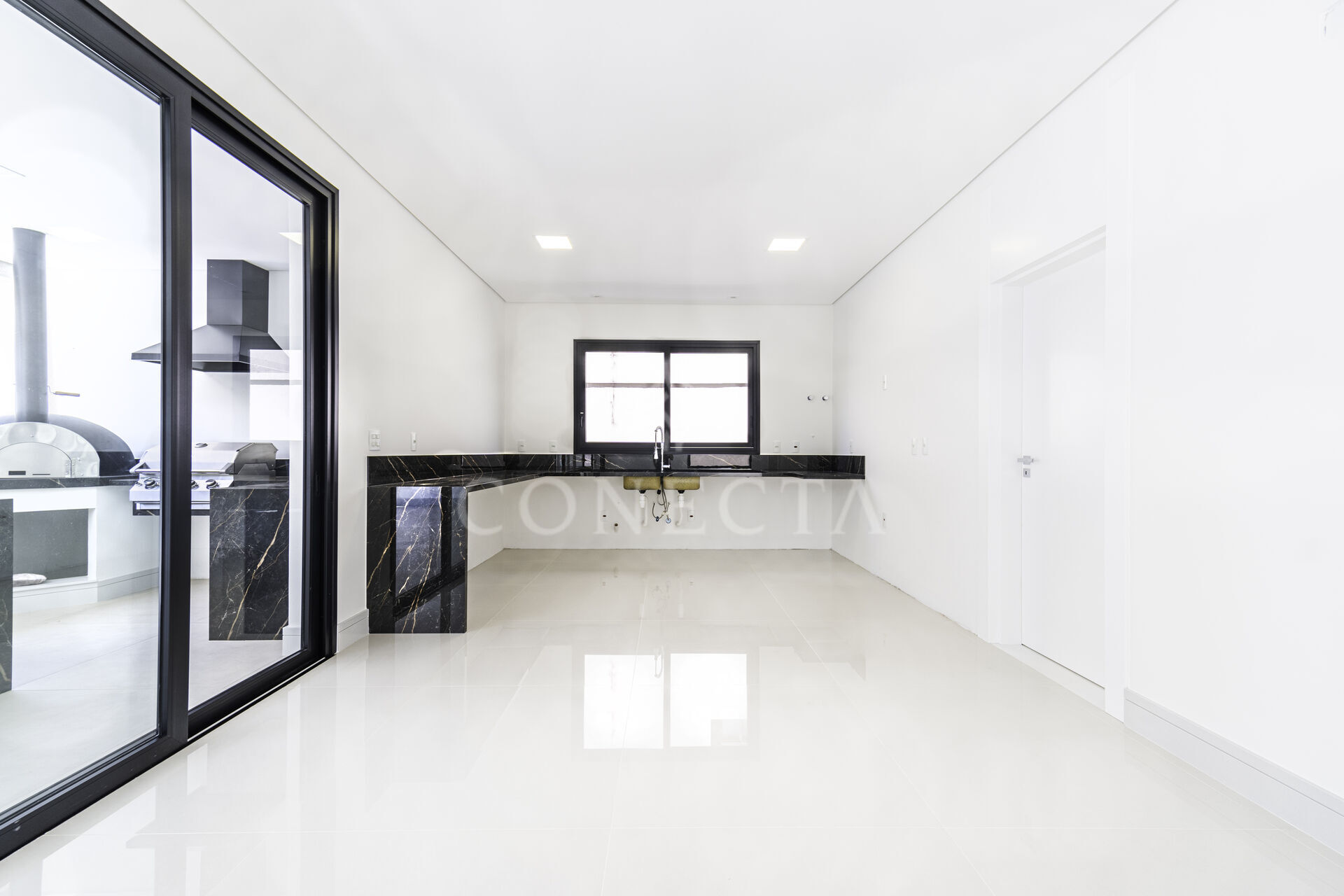 Casa à venda com 4 quartos, 386m² - Foto 2