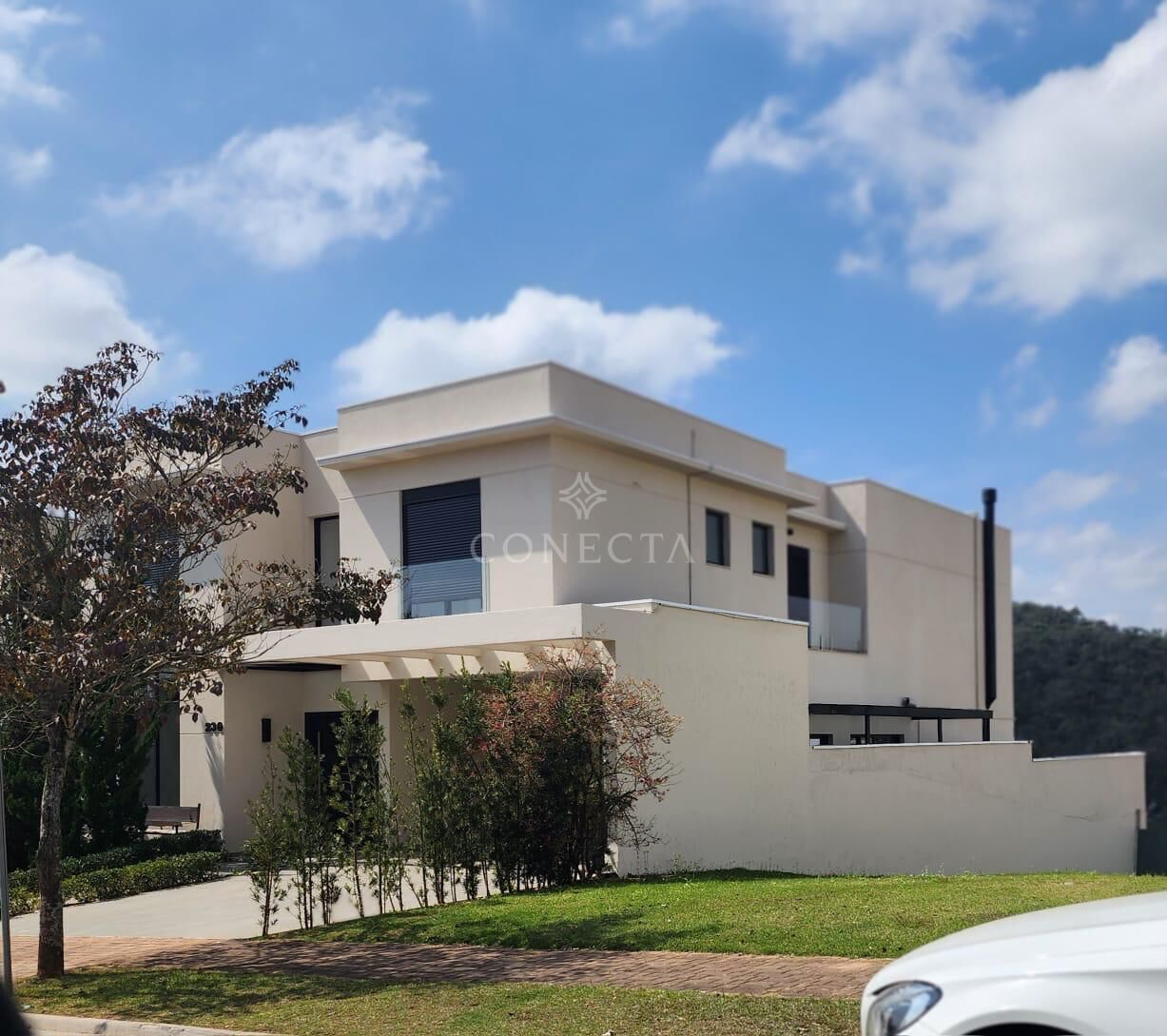 Casa à venda com 4 quartos, 440m² - Foto 1