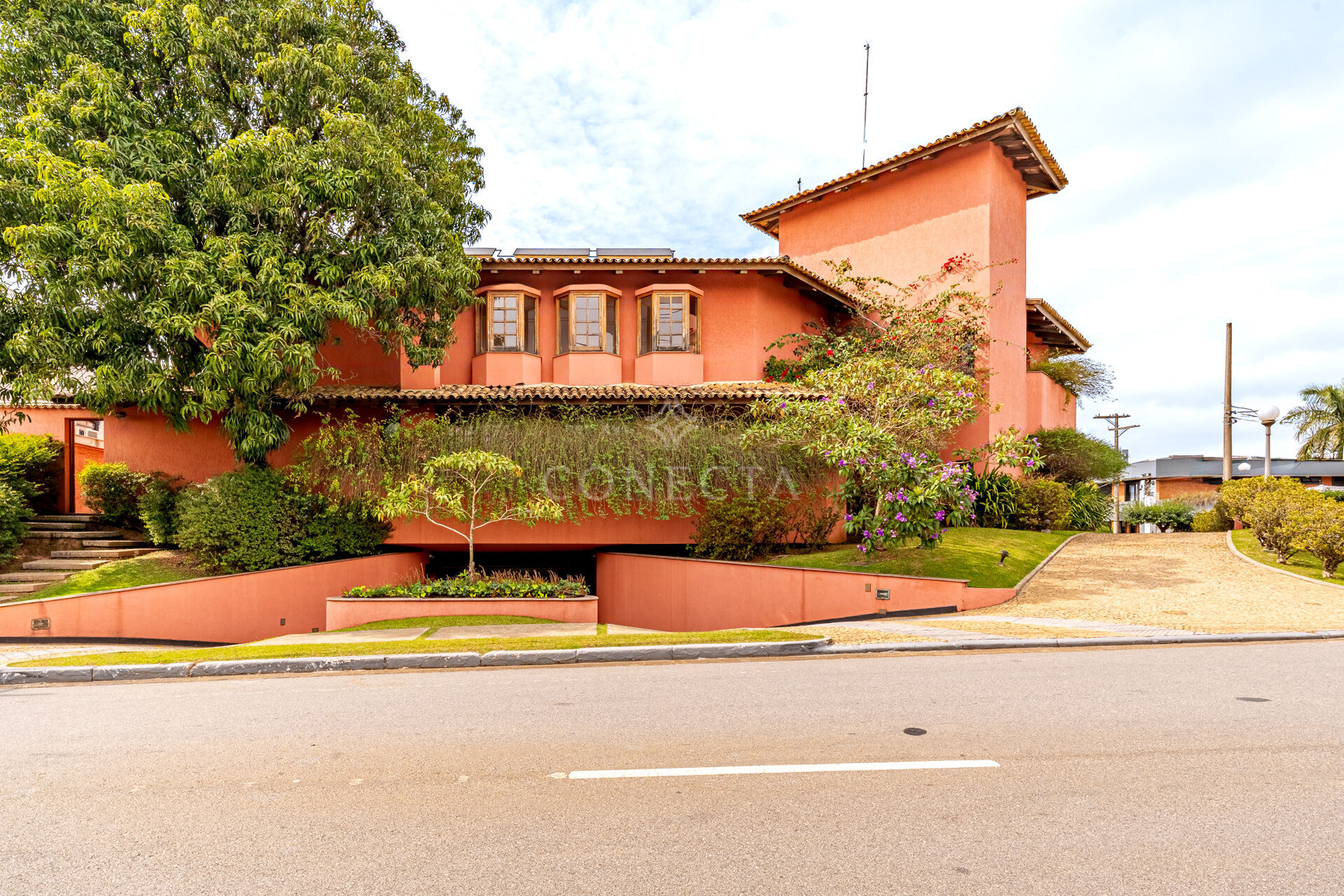Casa à venda com 5 quartos, 906m² - Foto 1