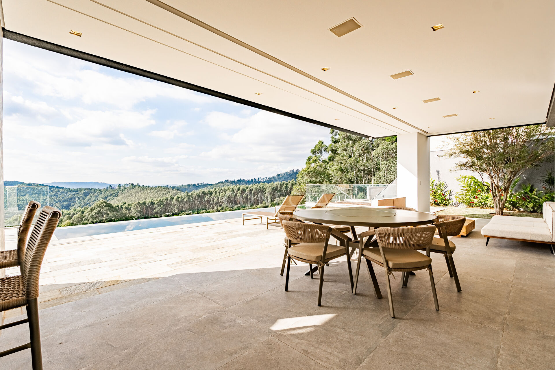 Casa para alugar com 5 quartos, 840m² - Foto 49
