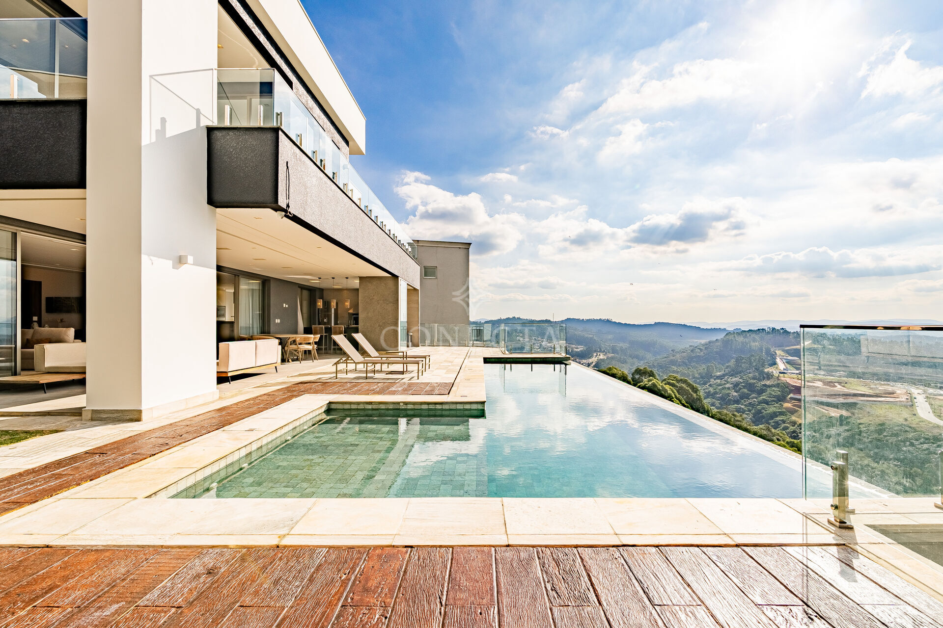 Casa para alugar com 5 quartos, 840m² - Foto 2