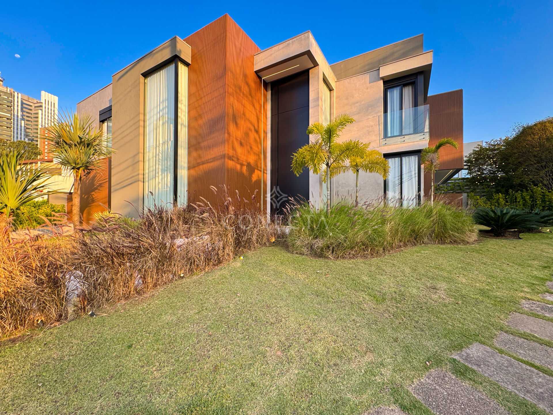 Casa à venda com 5 quartos, 1050m² - Foto 1