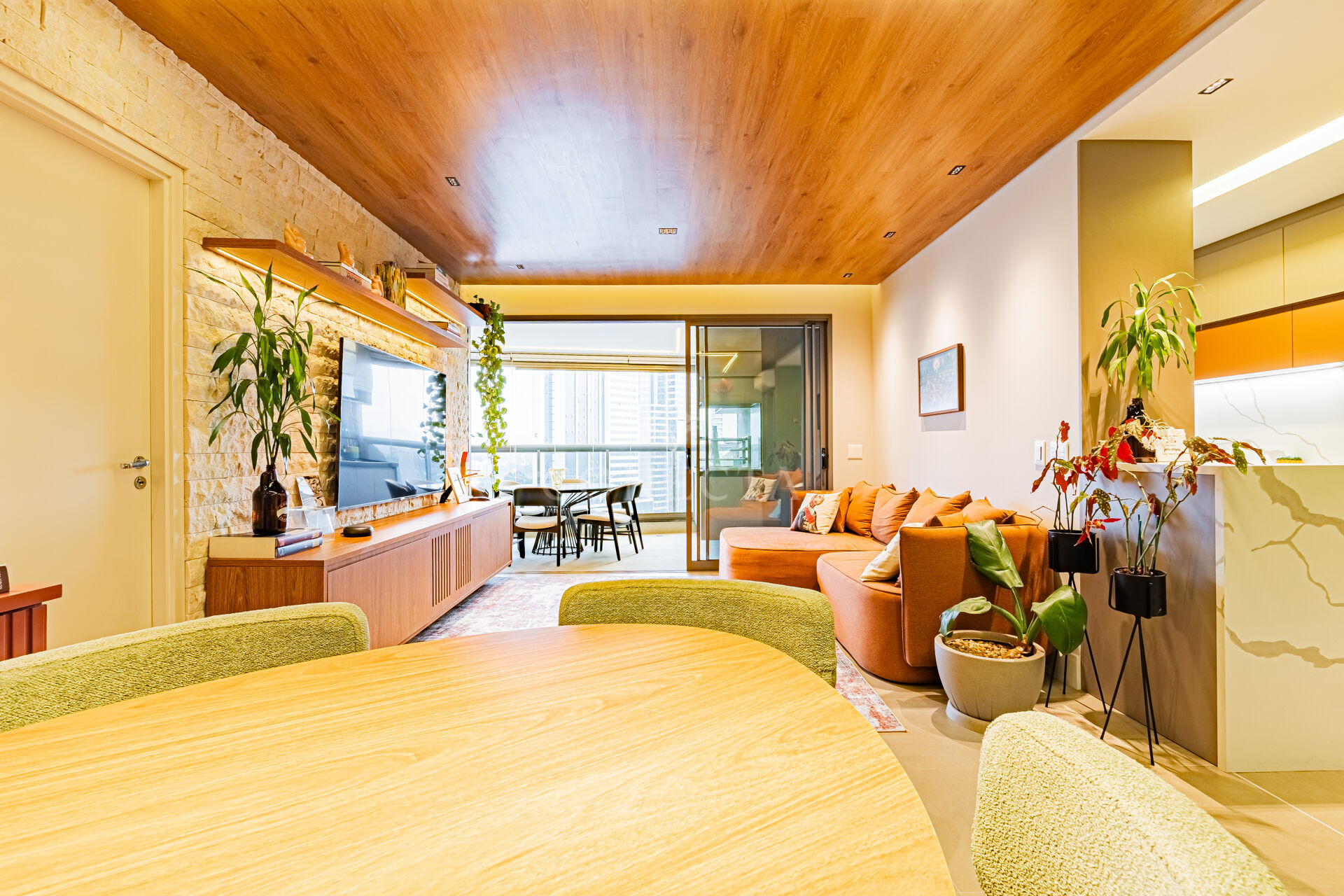 Apartamento à venda com 3 quartos, 123m² - Foto 2