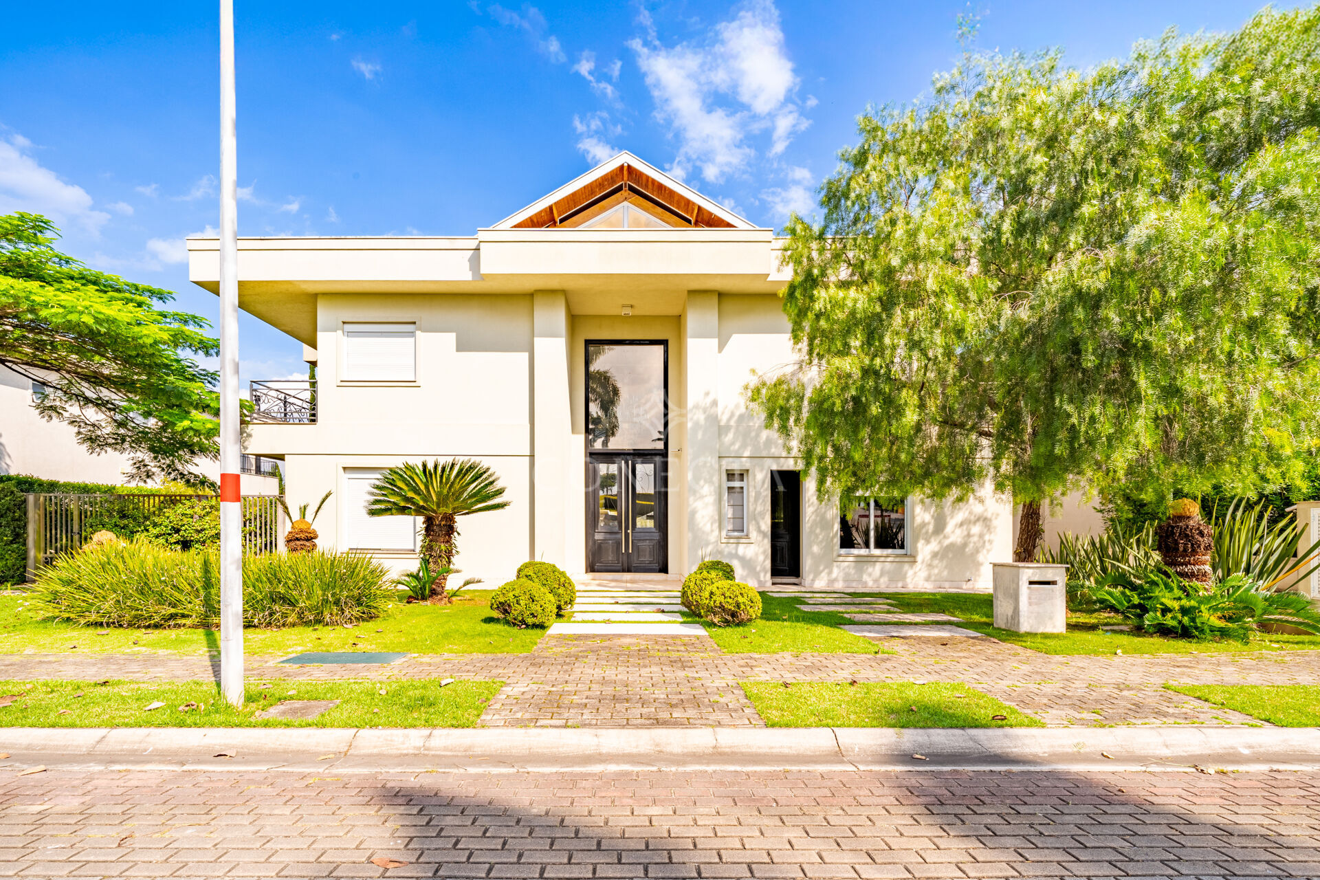 Casa à venda com 5 quartos, 1000m² - Foto 1