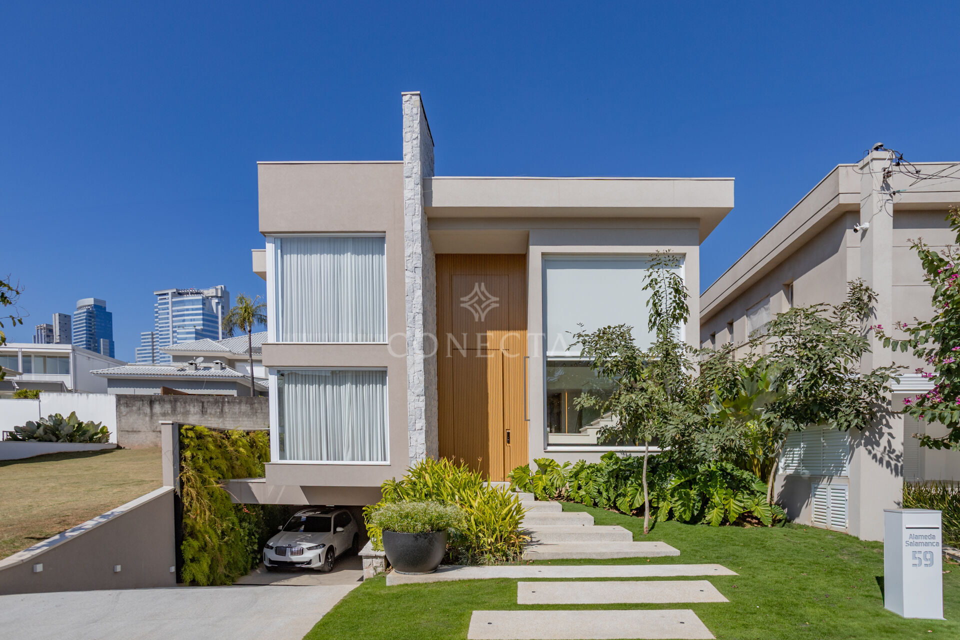 Casa à venda com 4 quartos, 500m² - Foto 1