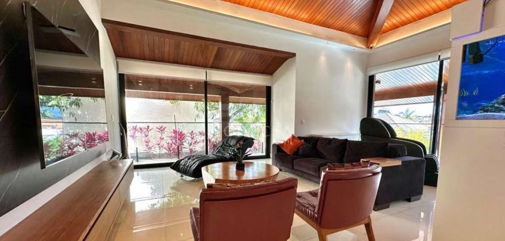 Casa para alugar com 4 quartos, 560m² - Foto 9