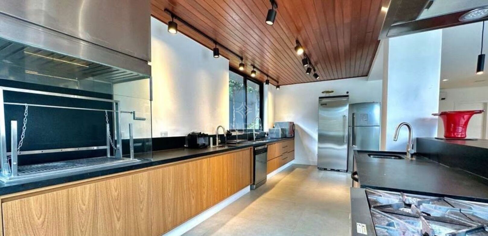 Casa para alugar com 4 quartos, 560m² - Foto 13