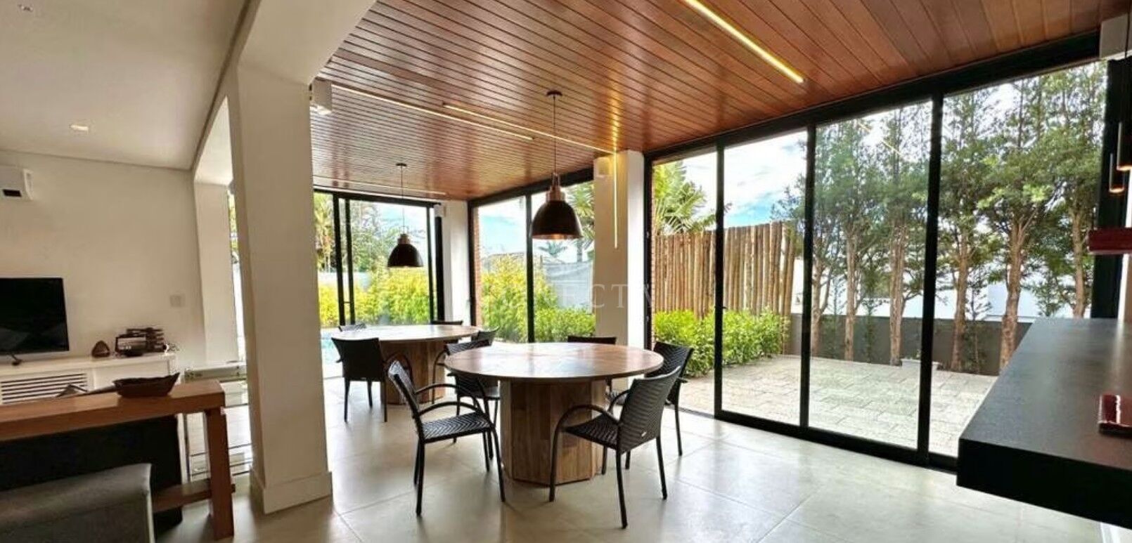 Casa para alugar com 4 quartos, 560m² - Foto 11