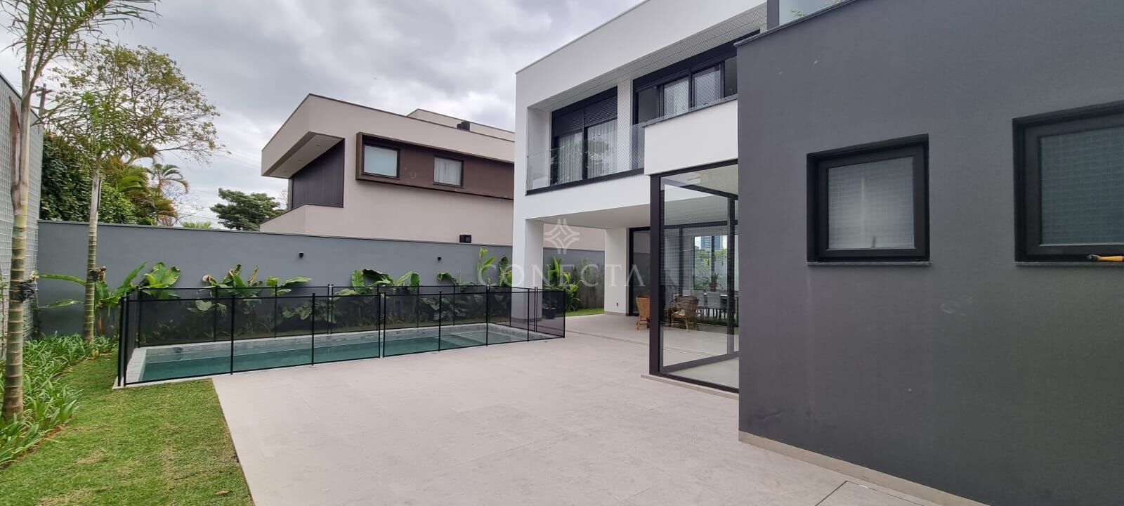 Casa à venda com 4 quartos, 588m² - Foto 2