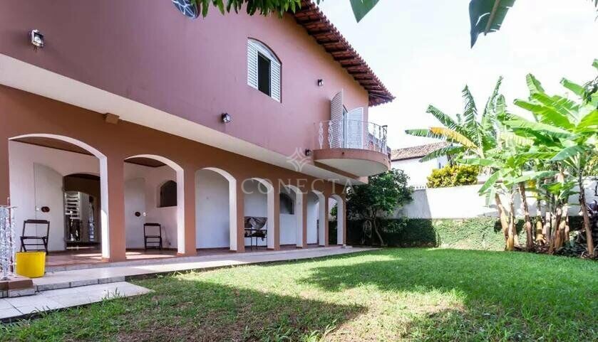 Casa à venda com 4 quartos, 560m² - Foto 1