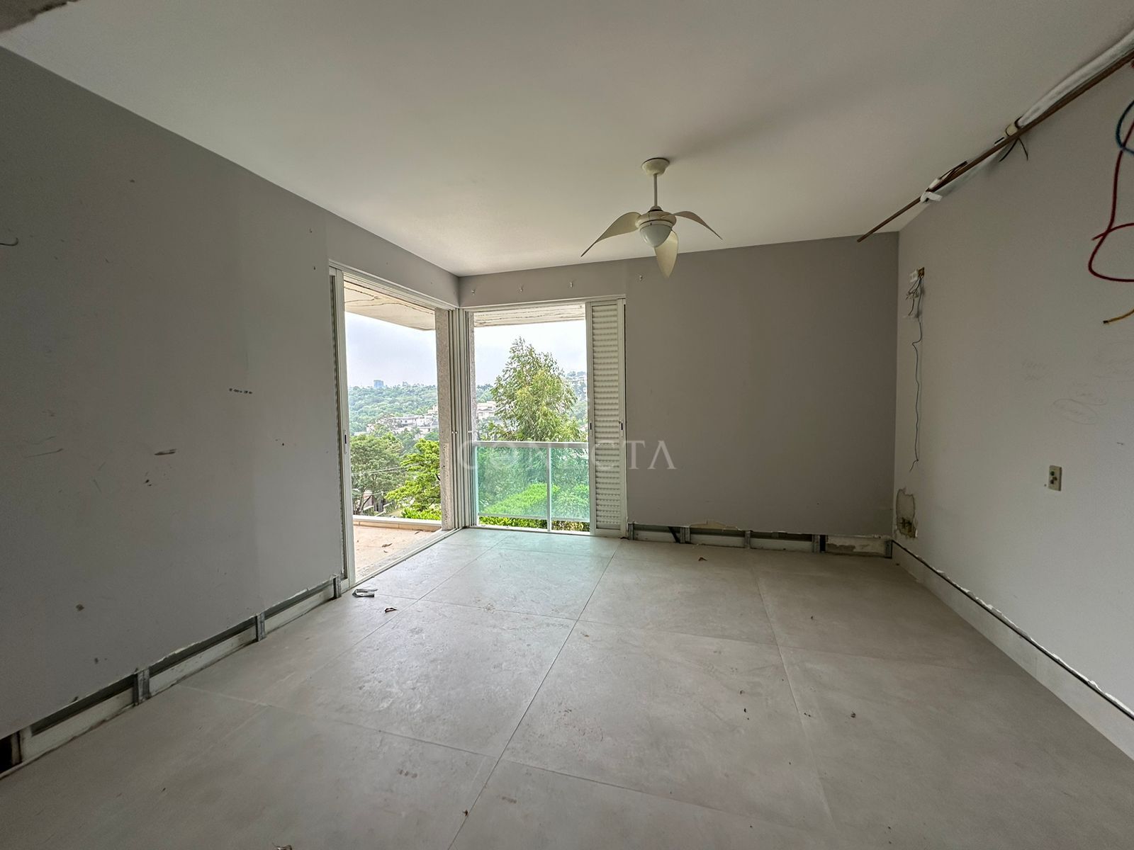 Casa à venda com 4 quartos, 600m² - Foto 11