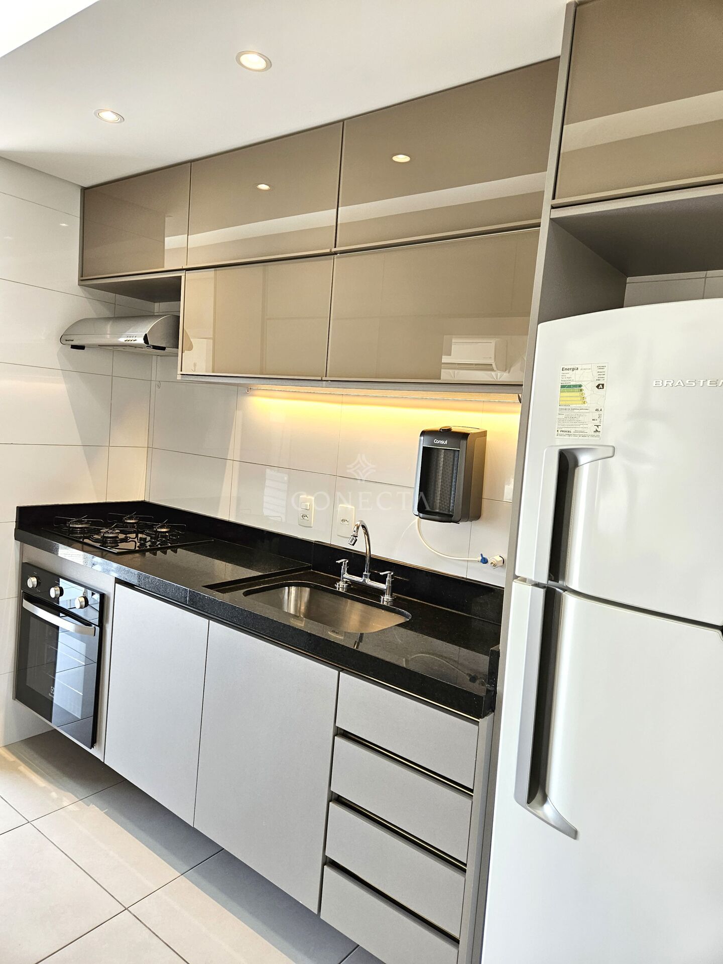 Apartamento para alugar com 2 quartos, 74m² - Foto 11