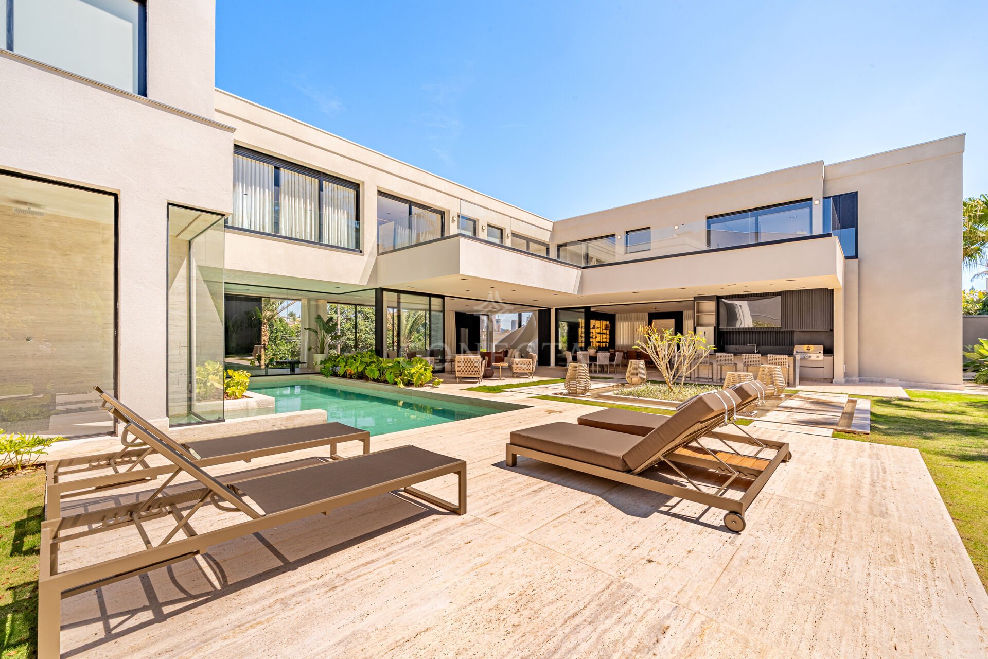 Casa à venda com 4 quartos, 980m² - Foto 2
