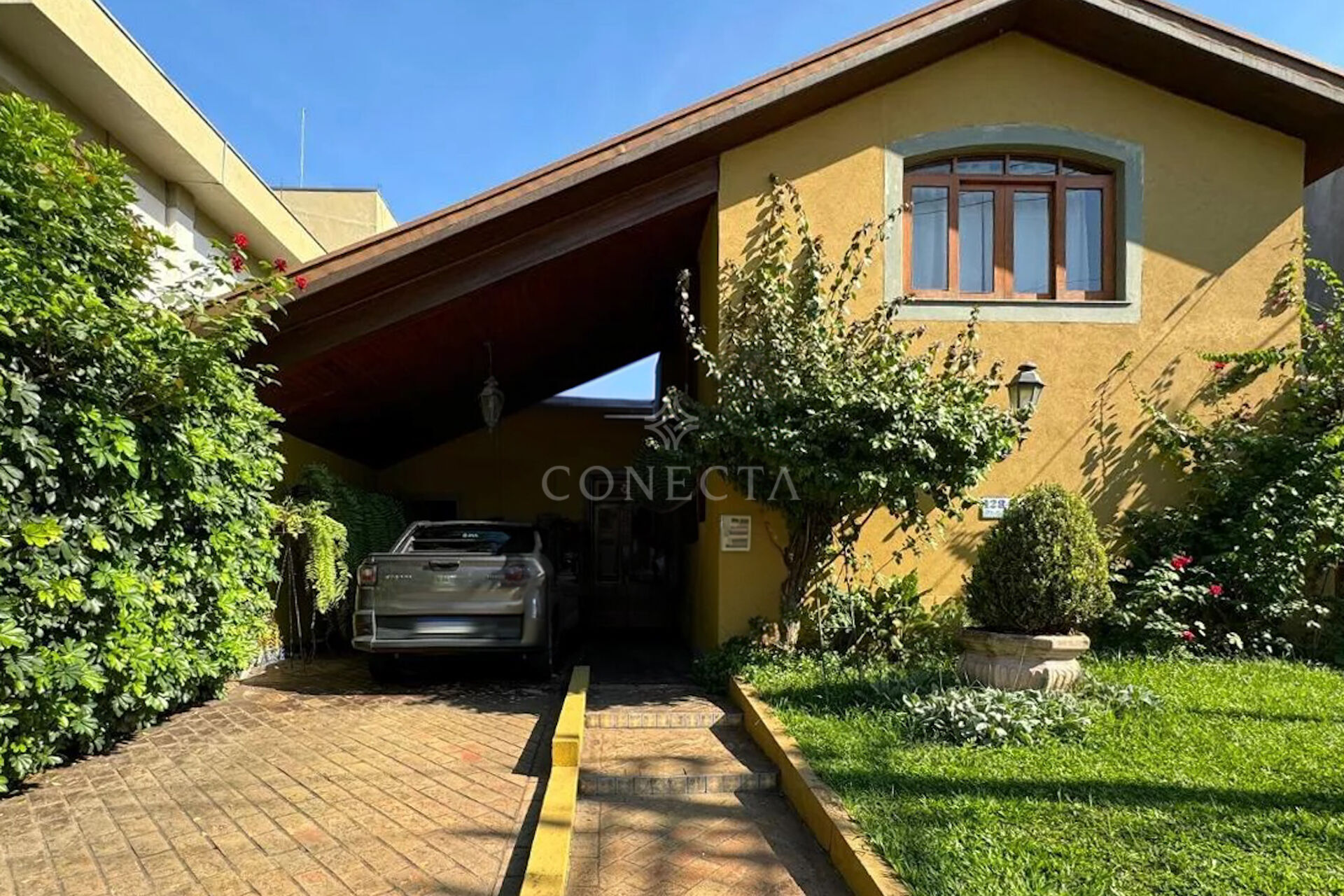 Casa à venda com 3 quartos, 191m² - Foto 1