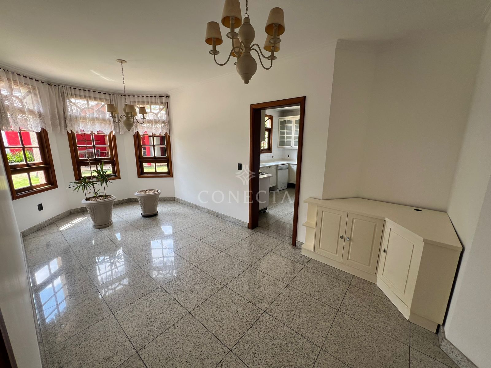 Casa para alugar com 4 quartos, 450m² - Foto 10