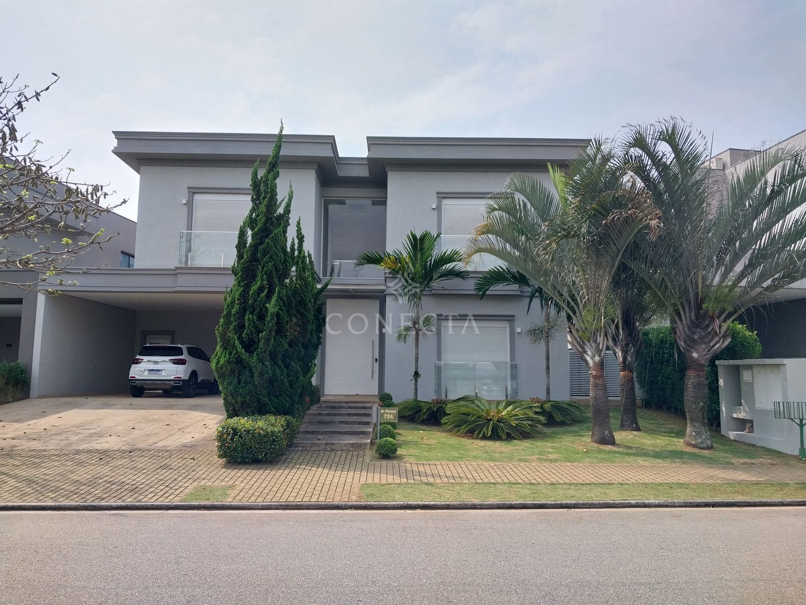 Casa para alugar com 4 quartos, 500m² - Foto 1