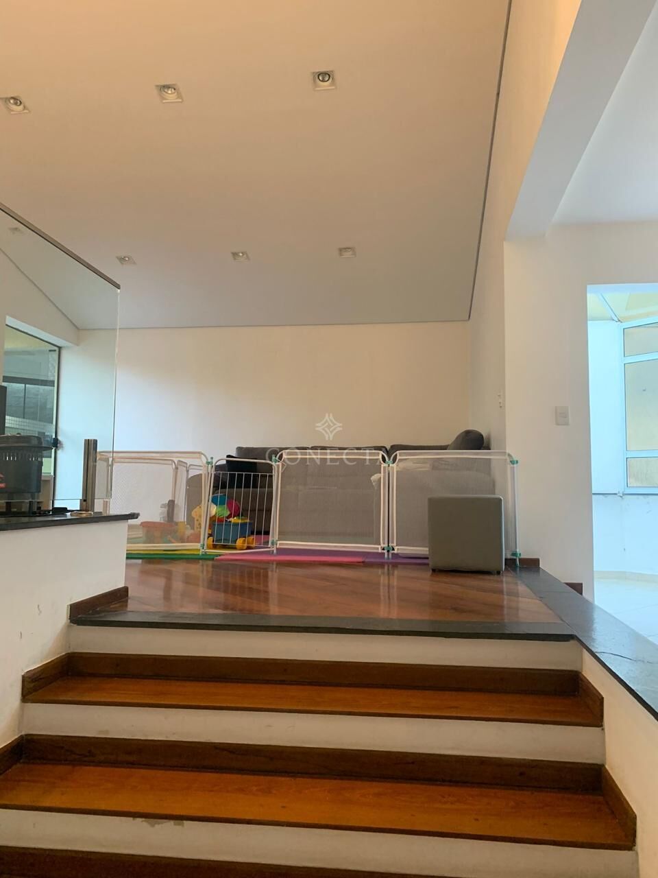 Casa à venda com 4 quartos, 270m² - Foto 1