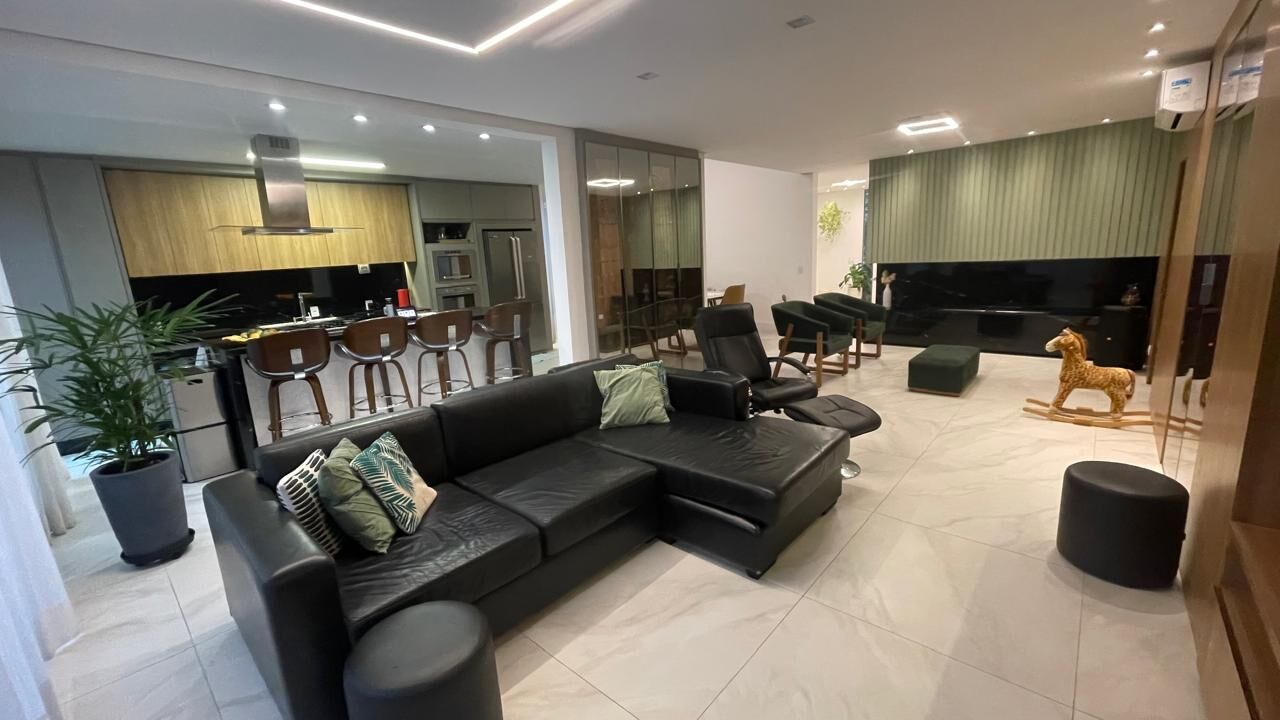 Casa, 4 quartos, 319 m² - Foto 1