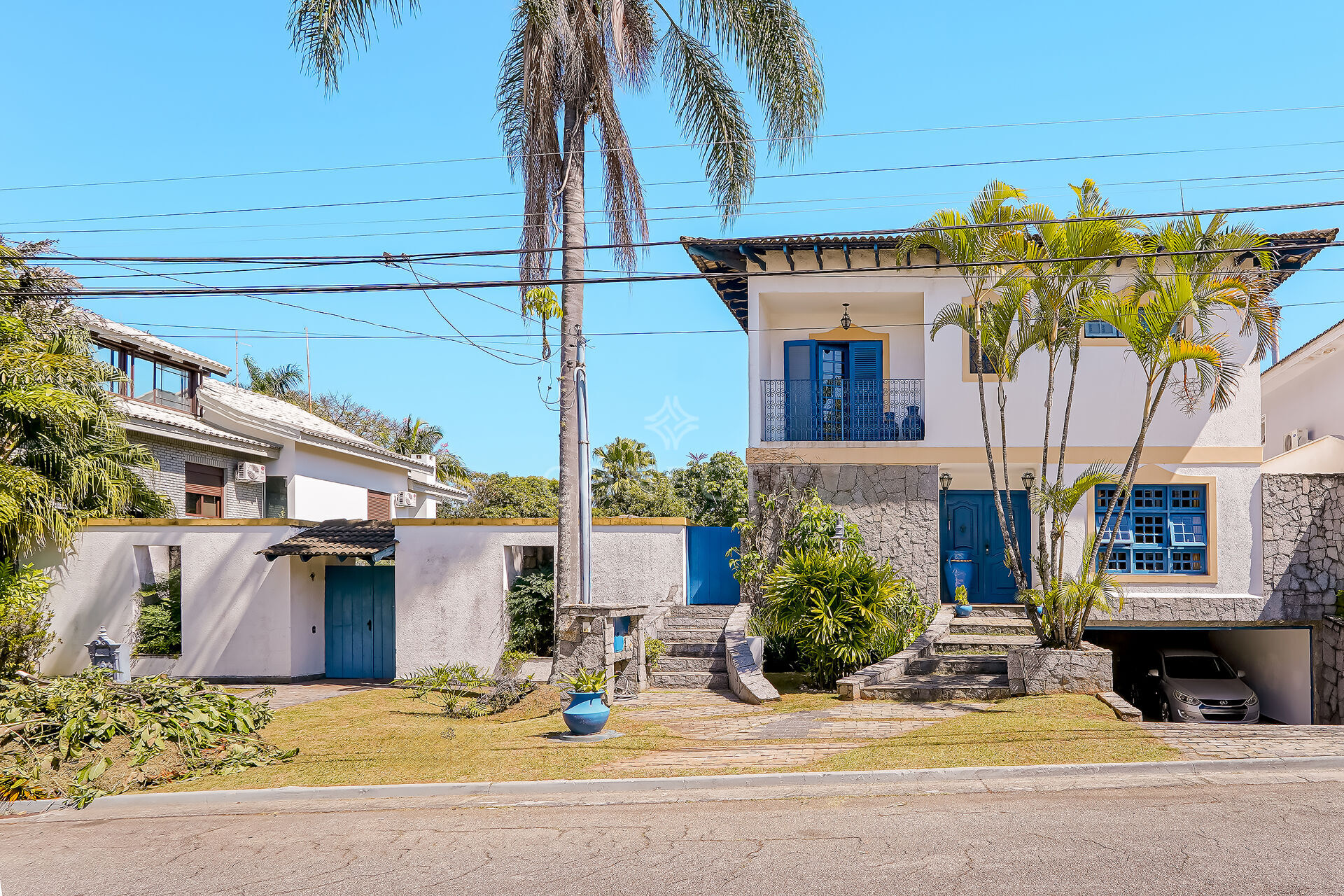 Casa à venda com 4 quartos, 630m² - Foto 1