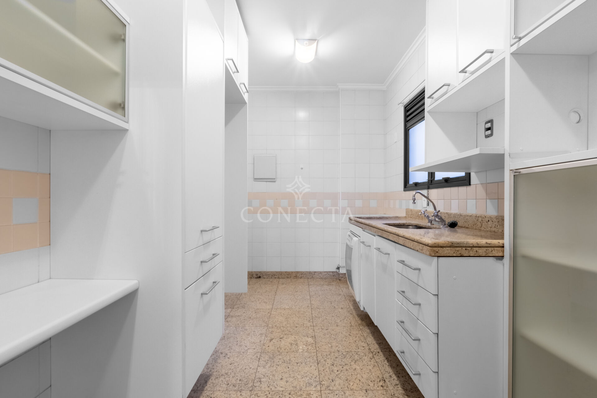 Apartamento para alugar com 2 quartos, 96m² - Foto 8