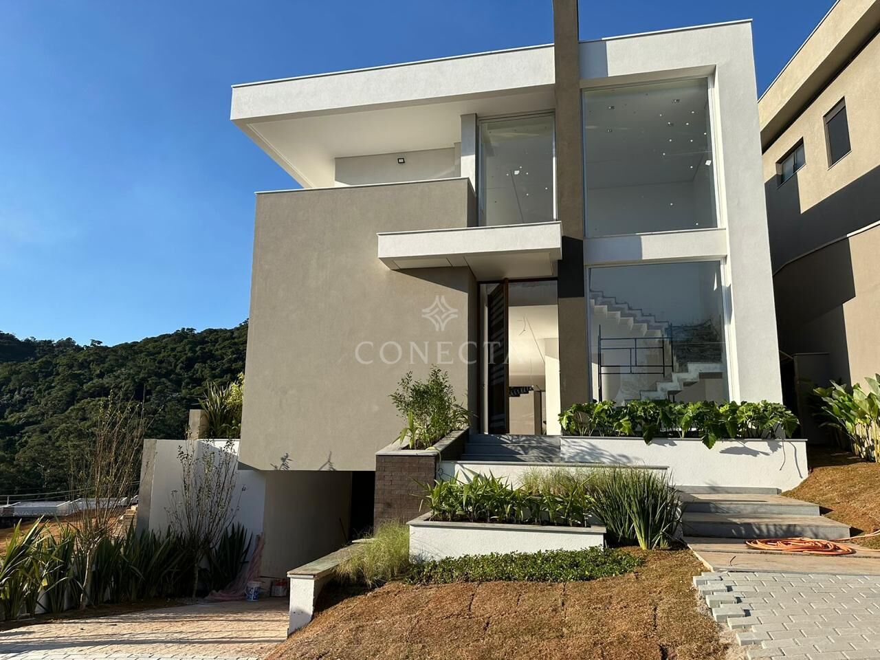 Casa à venda com 4 quartos, 550m² - Foto 1