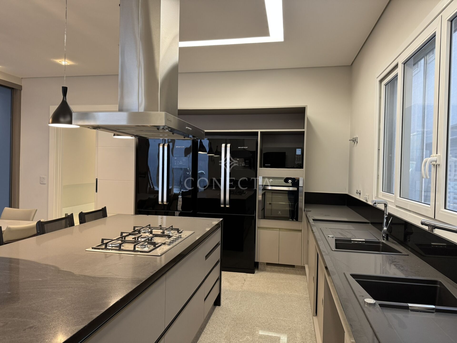 Casa para alugar com 3 quartos, 380m² - Foto 11