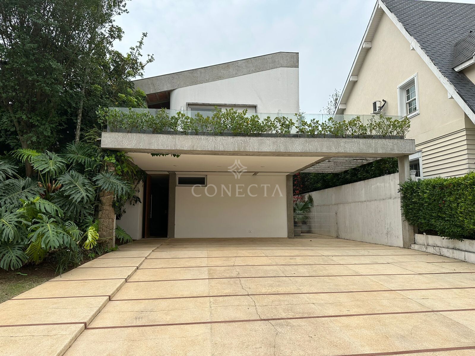 Casa à venda com 3 quartos, 343m² - Foto 1