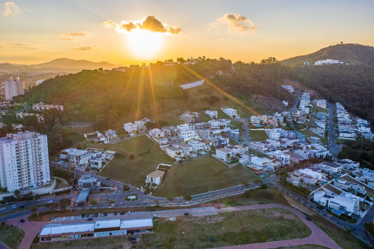 Casa à venda com 4 quartos, 500m² - Foto 9