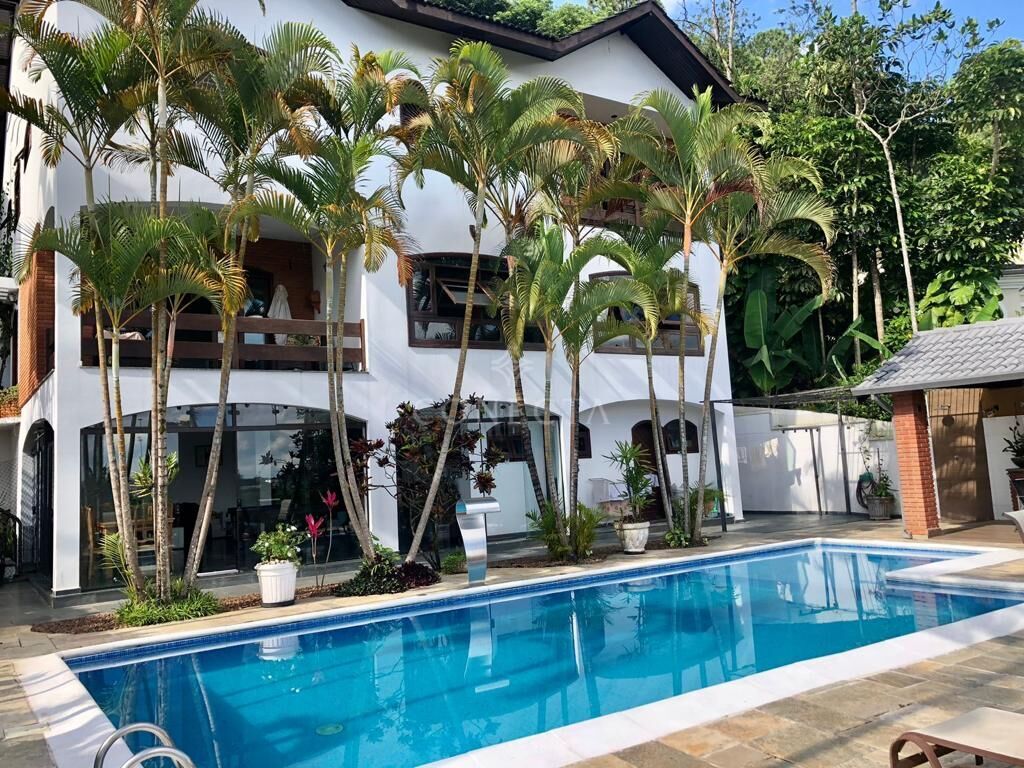 Casa à venda com 6 quartos, 718m² - Foto 1