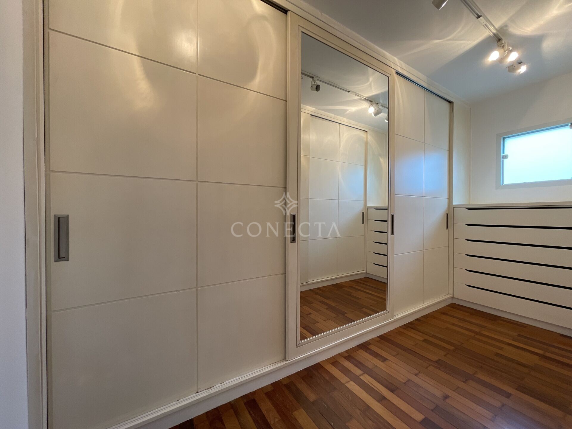 Casa para alugar com 4 quartos, 560m² - Foto 48