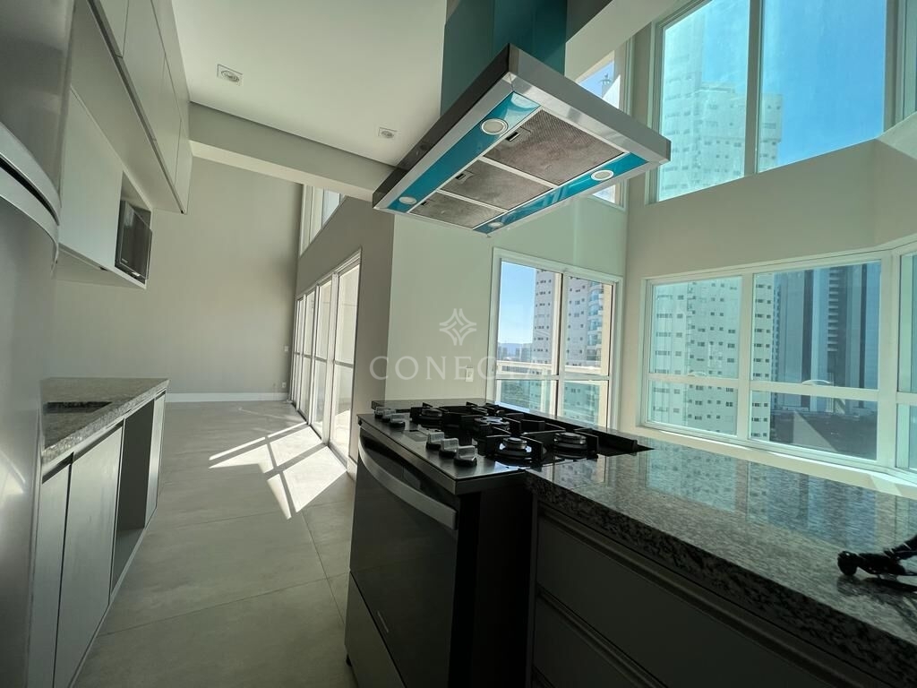 Apartamento para alugar com 3 quartos, 266m² - Foto 4