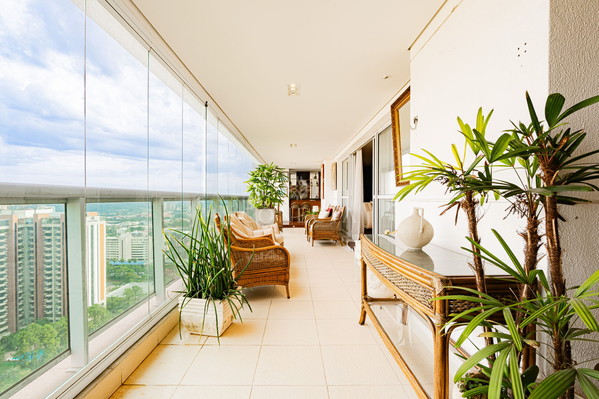 Apartamento, 3 quartos, 243 m² - Foto 1