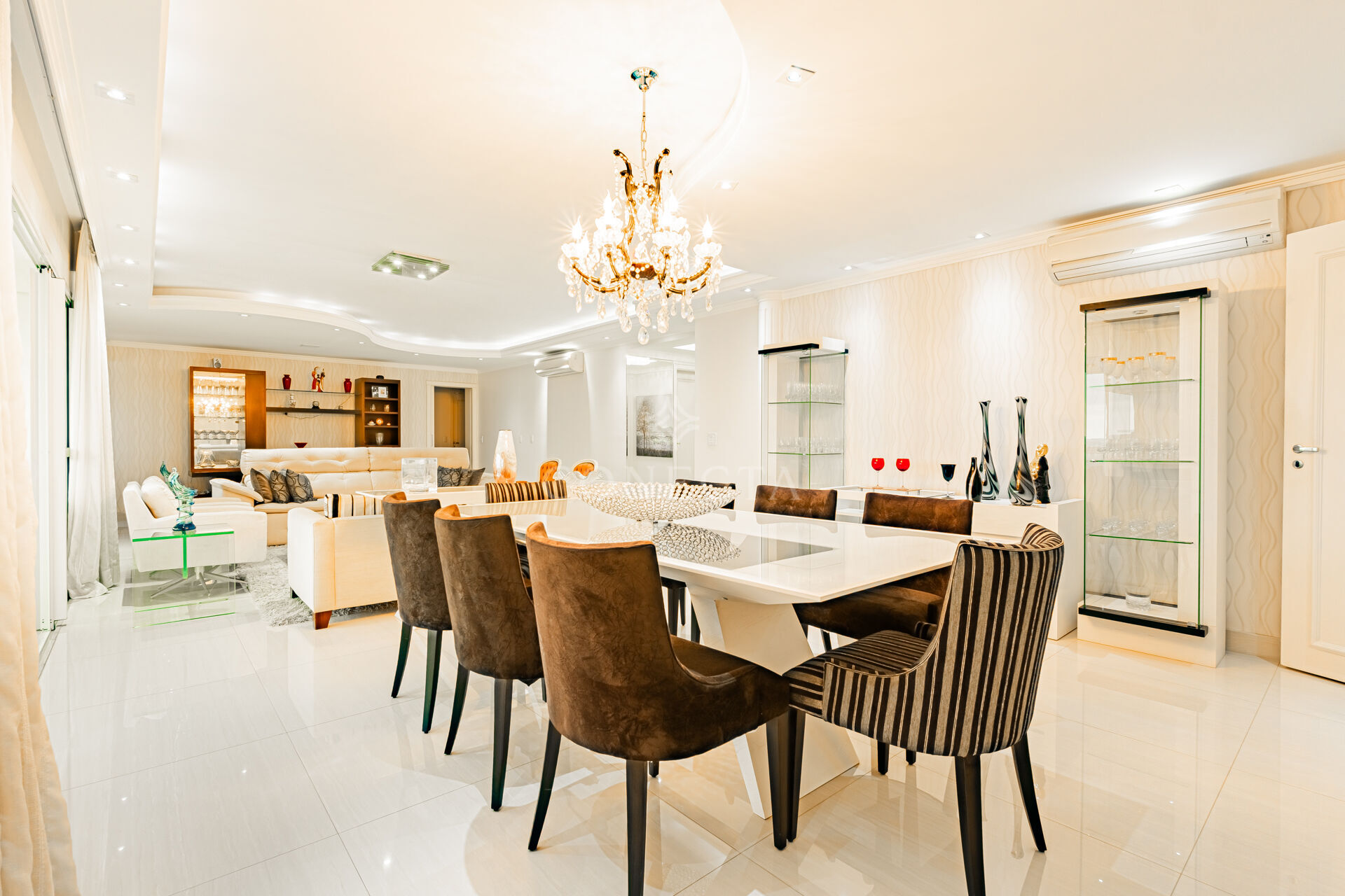 Apartamento, 3 quartos, 243 m² - Foto 2