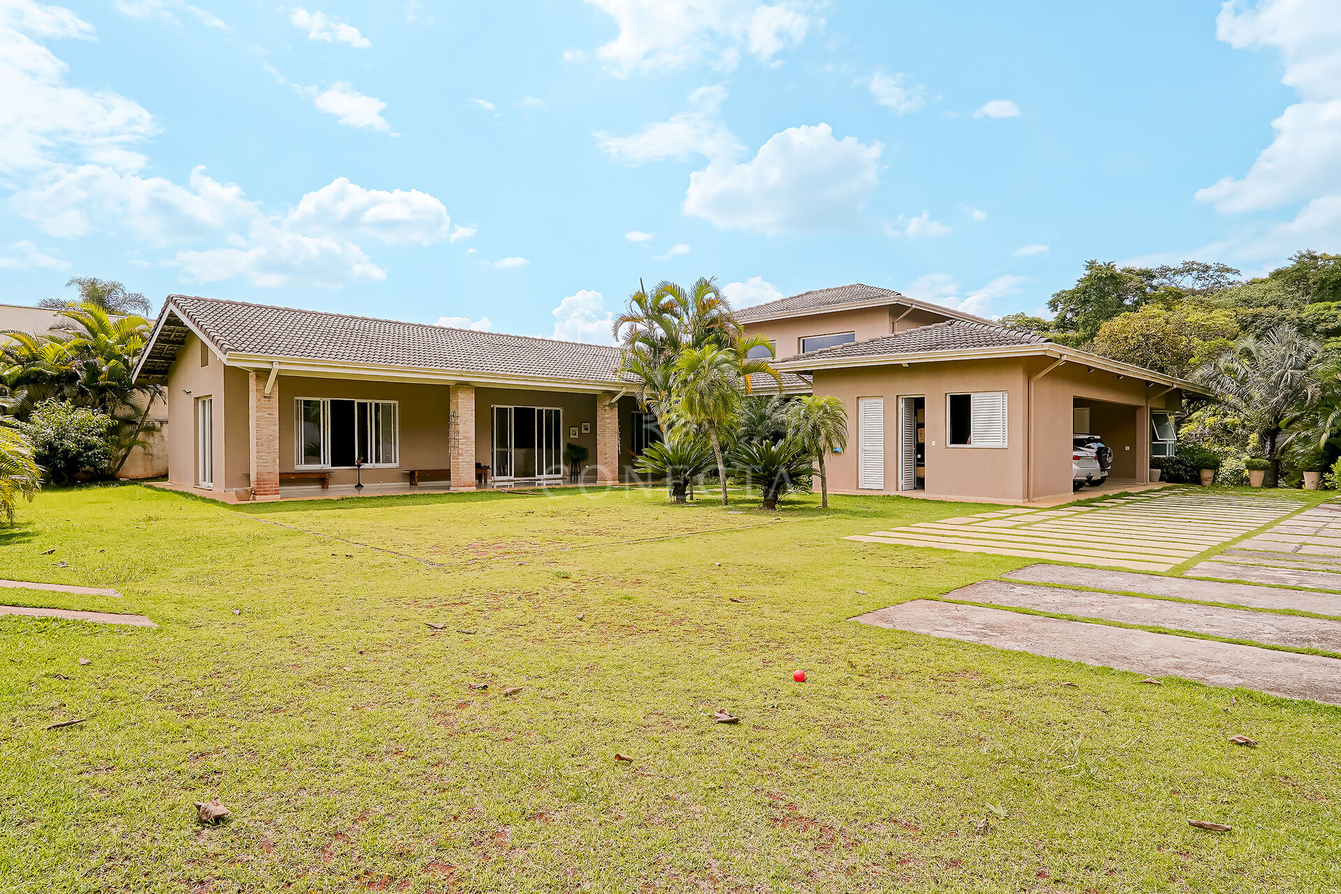 Casa à venda com 4 quartos, 541m² - Foto 1