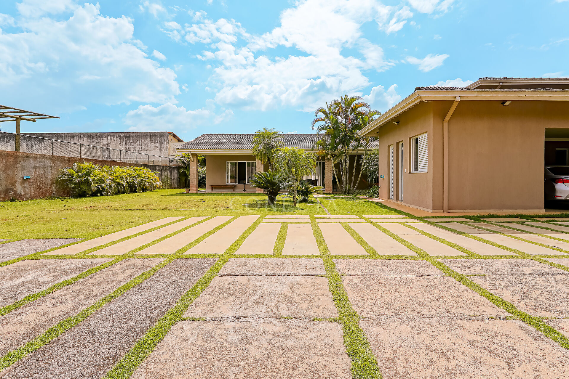 Casa à venda com 4 quartos, 541m² - Foto 2