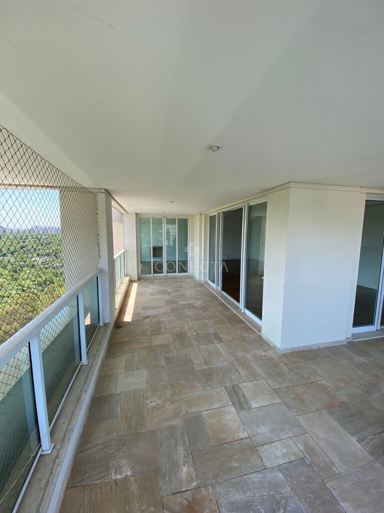 Apartamento para alugar com 4 quartos, 367m² - Foto 2