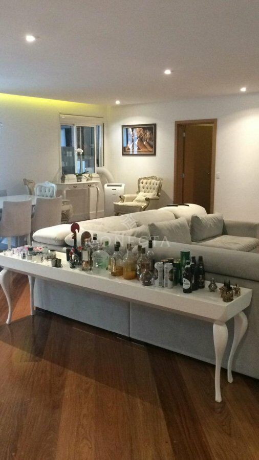 Apartamento à venda com 3 quartos, 228m² - Foto 9