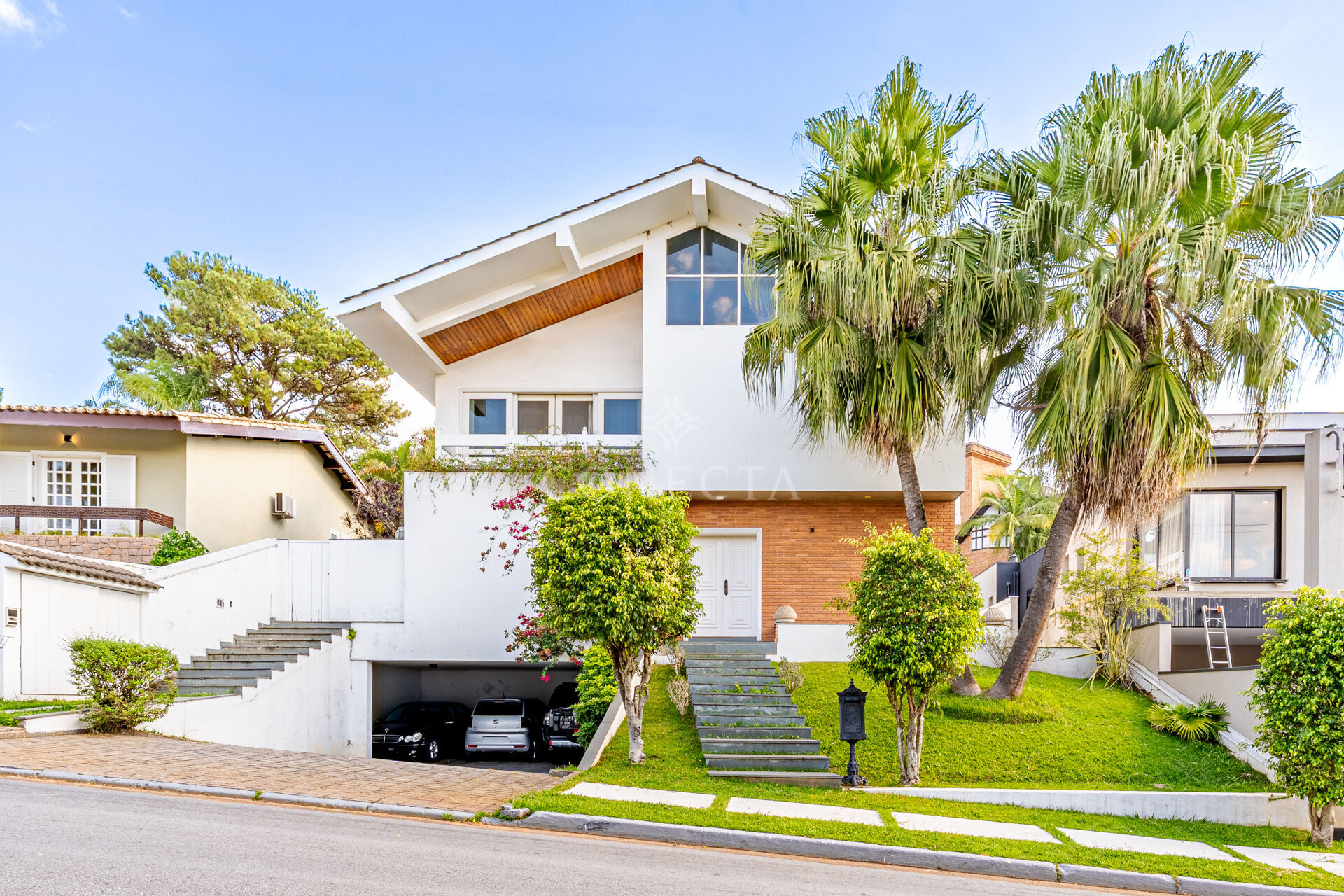 Casa à venda com 4 quartos, 600m² - Foto 1