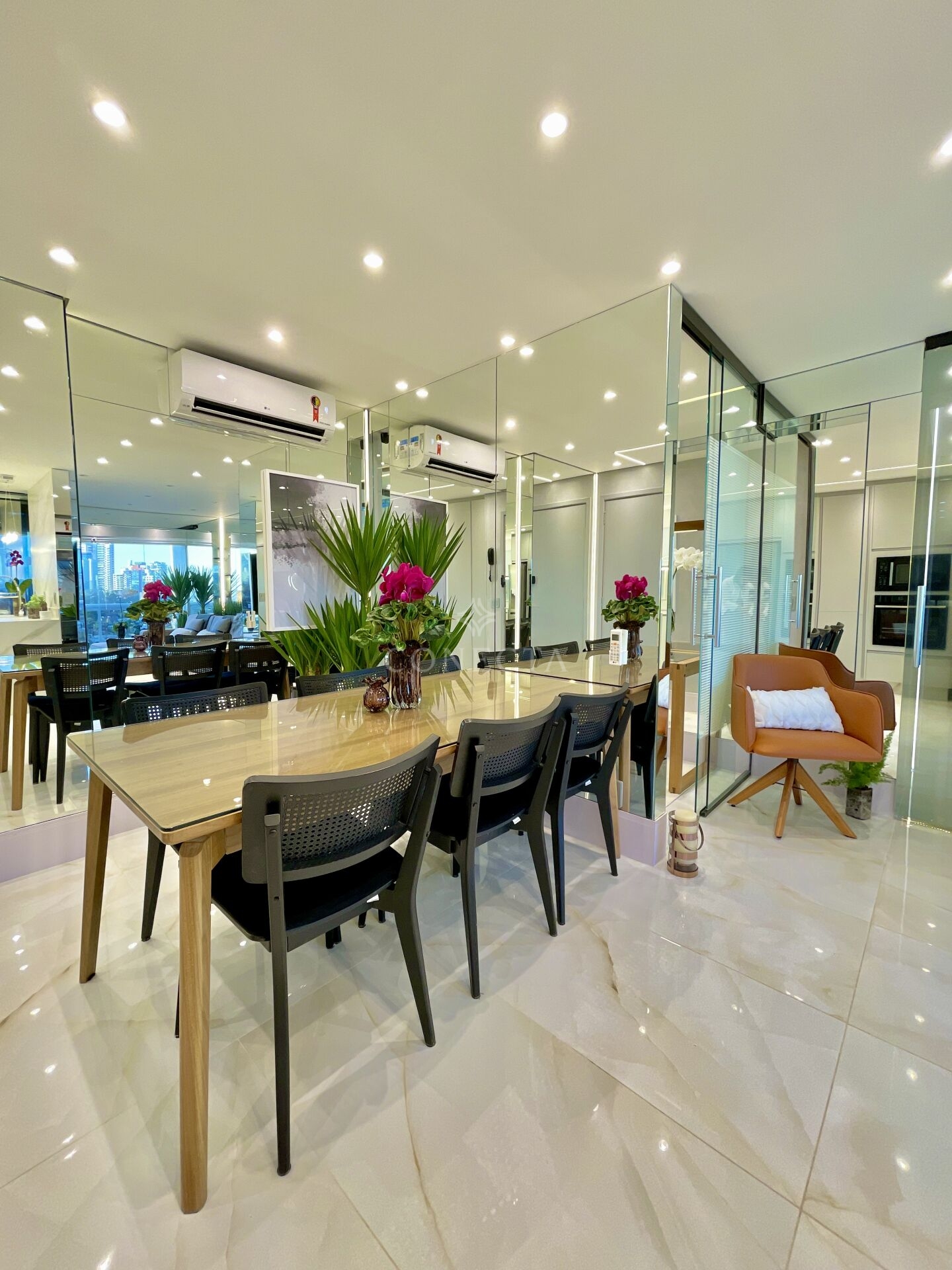 Apartamento à venda com 2 quartos, 70m² - Foto 3