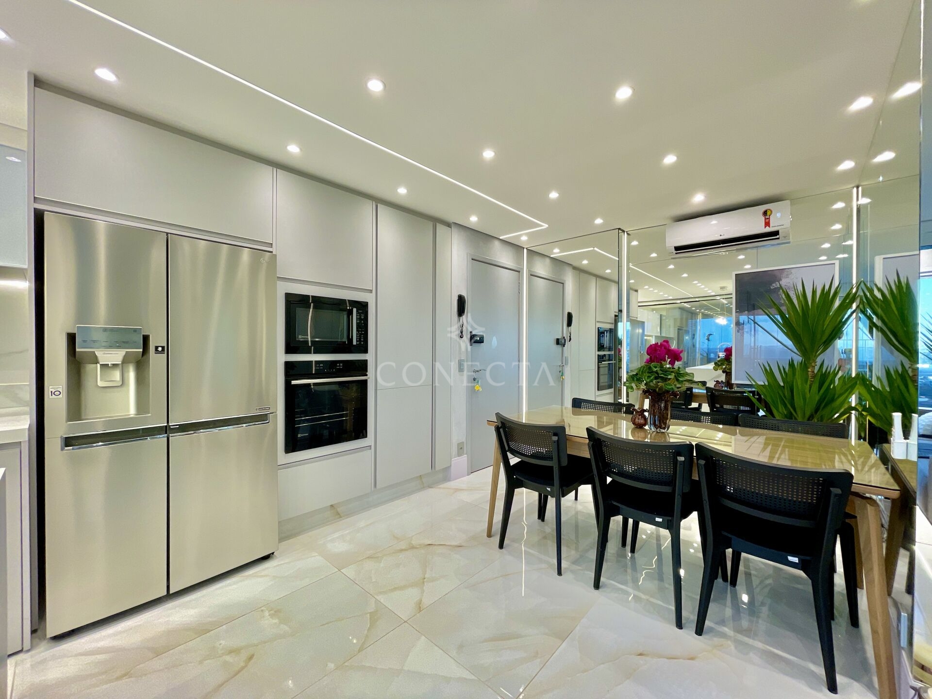 Apartamento à venda com 2 quartos, 70m² - Foto 2