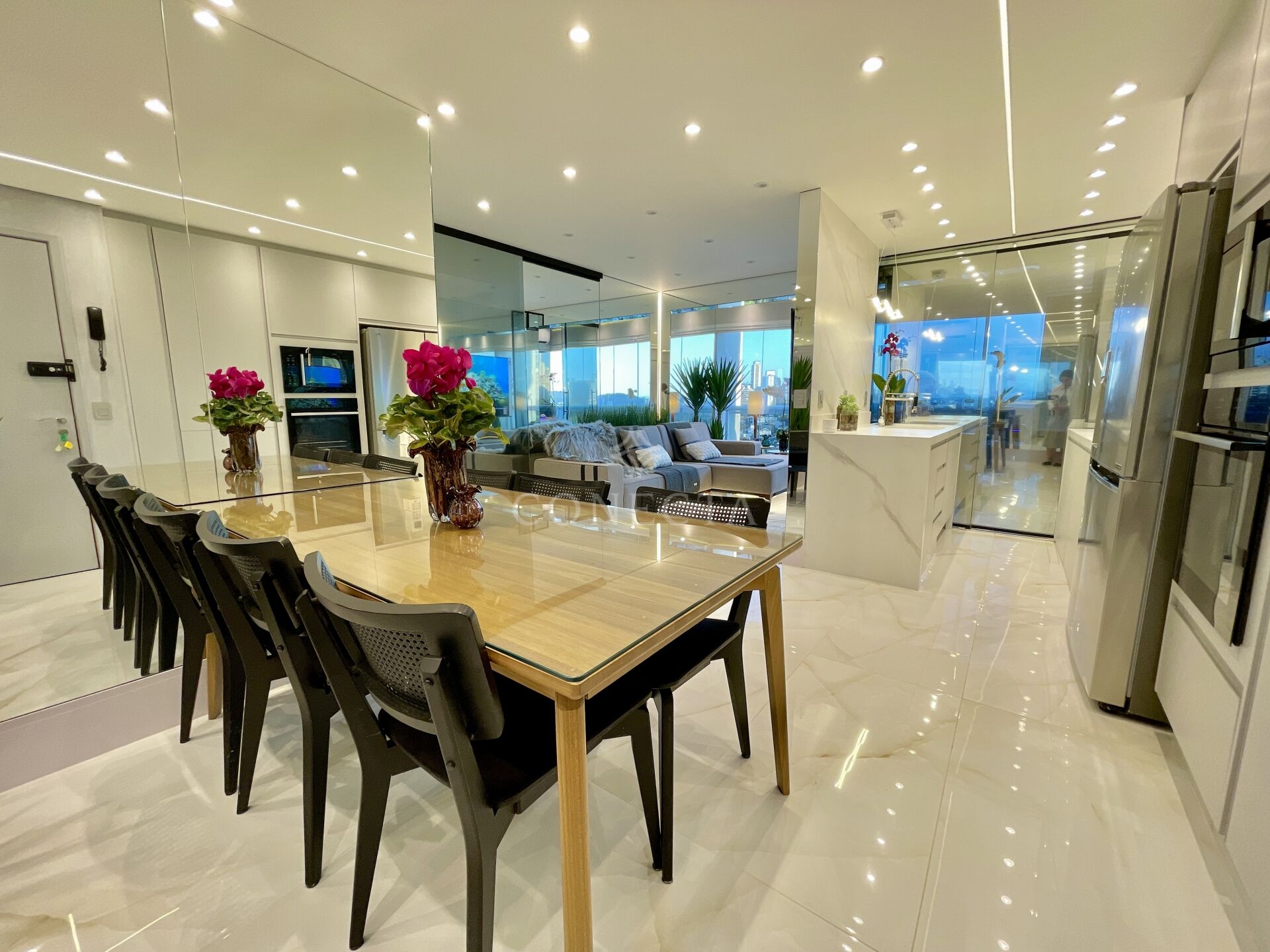 Apartamento à venda com 2 quartos, 70m² - Foto 1