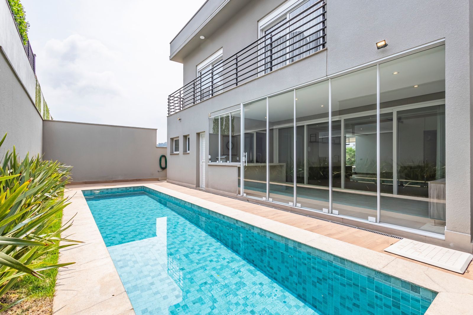 Casa à venda com 4 quartos, 390m² - Foto 1