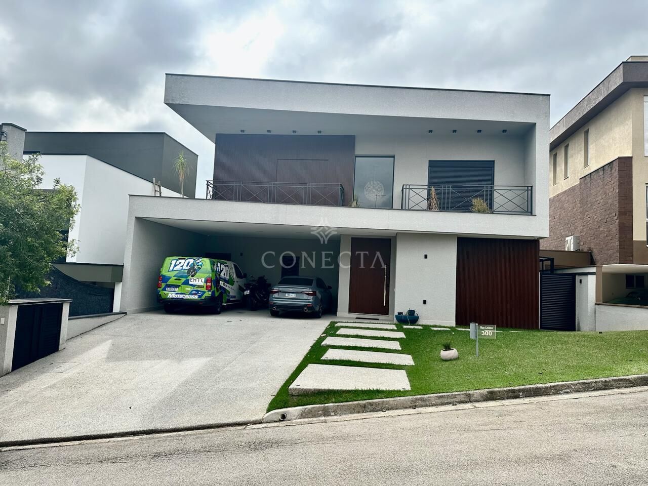 Casa à venda com 3 quartos, 372m² - Foto 1