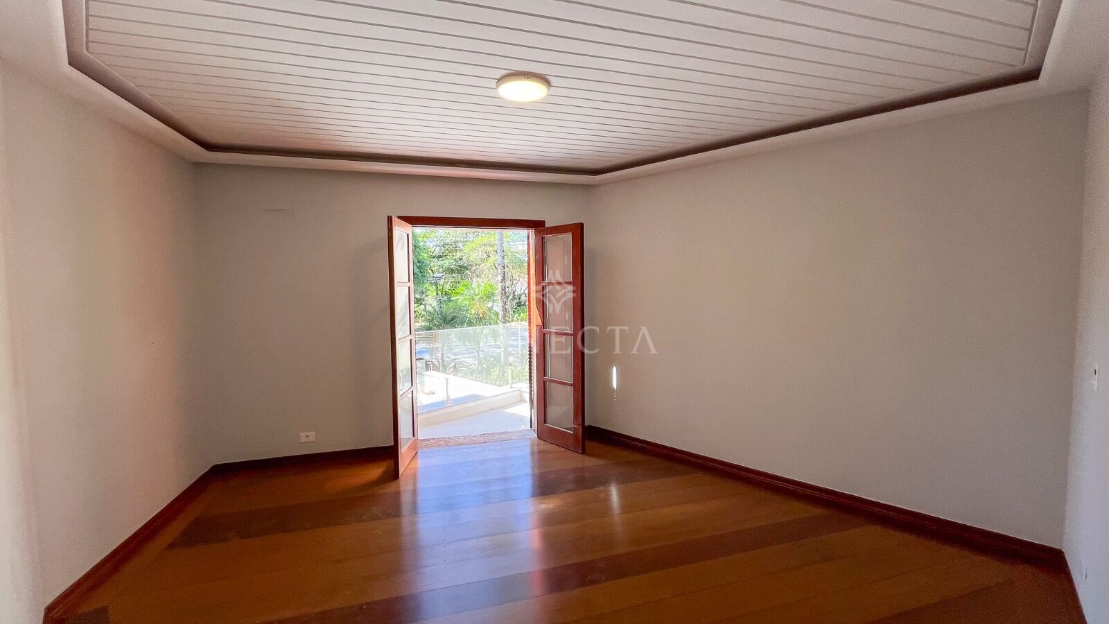 Casa para alugar com 4 quartos, 600m² - Foto 19