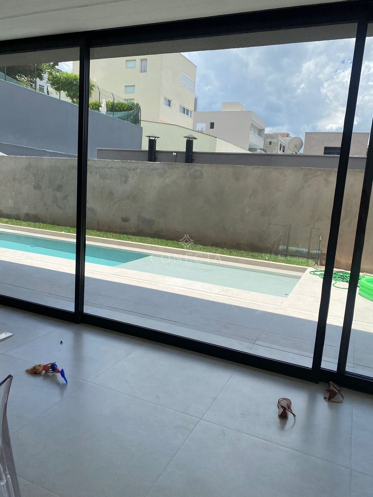 Casa à venda com 4 quartos, 364m² - Foto 1