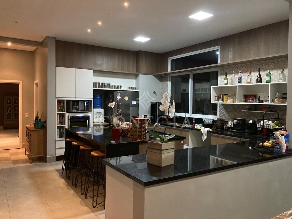 Casa à venda com 4 quartos, 420m² - Foto 4